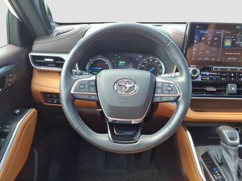 Used 2021 Toyota Highlander Platinum AWD/4WD image 8