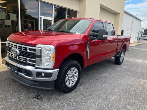 Used 2023 Ford F250 XLT w/ FX4 Off-Road Package AWD/4WD image 2
