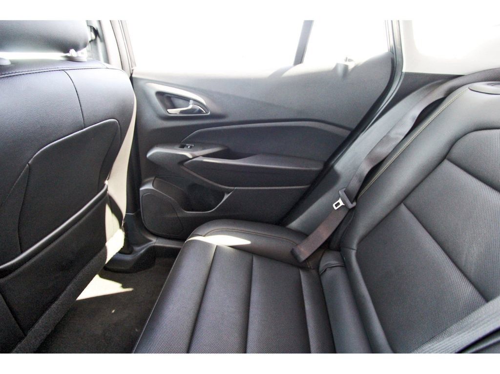 Used 2025 Chevrolet Trax ACTIV w/ Sunroof Package FWD image 12