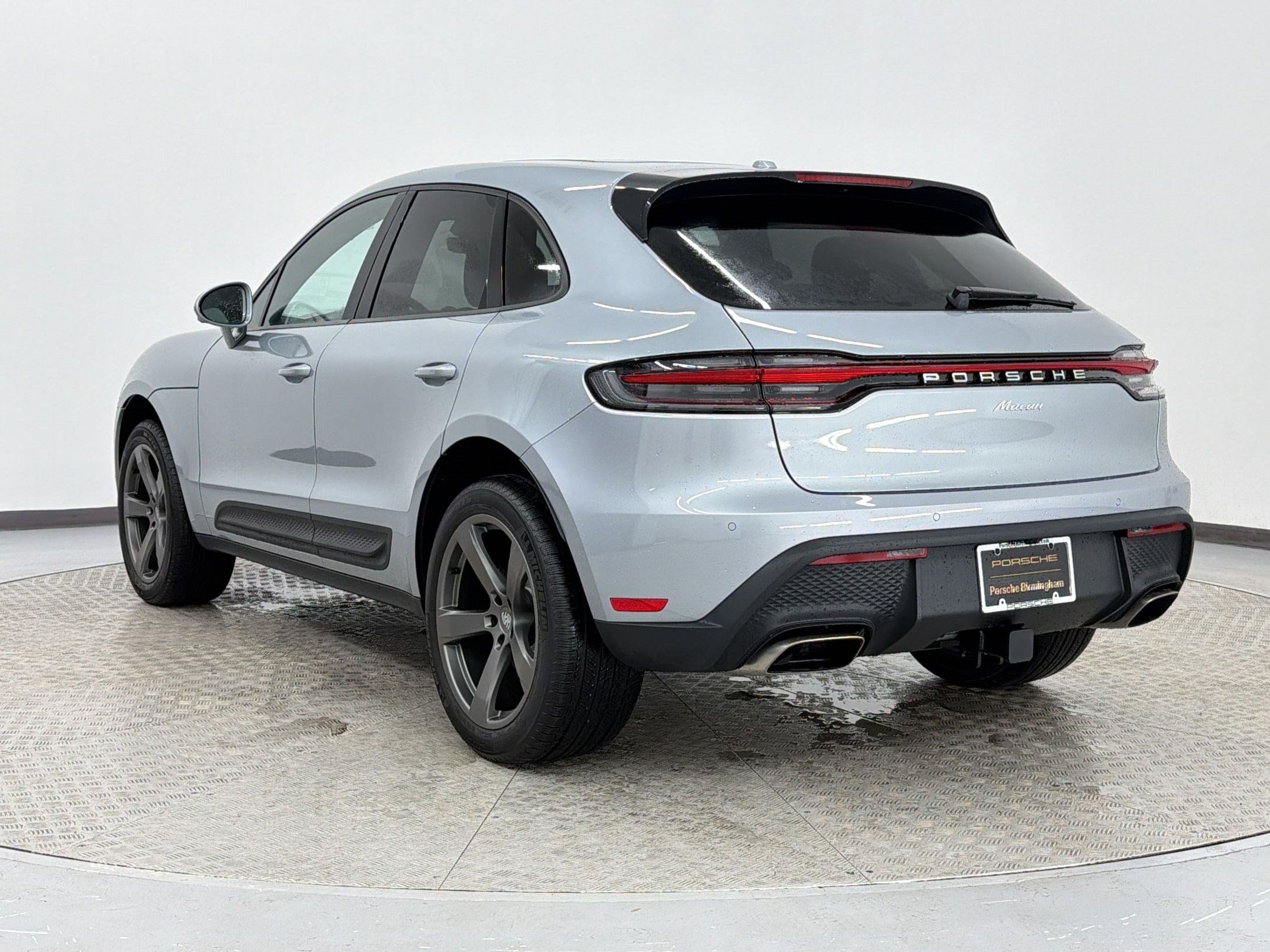 Used 2026 Porsche Macan AWD/4WD image 3
