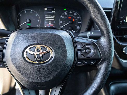 Certified 2025 Toyota Corolla LE image 31