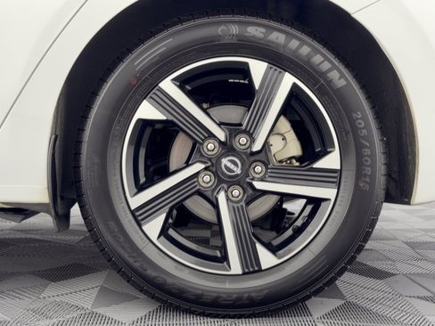 Used 2025 Nissan Sentra SV FWD image 13
