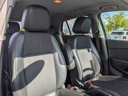 Used 2022 Chevrolet Trax LT w/ LT Convenience Package AWD/4WD image 26