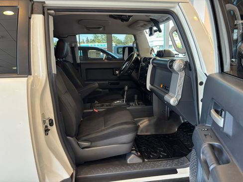 Used 2013 Toyota FJ Cruiser 4WD image 21