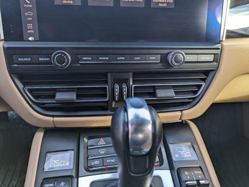 Used 2020 Porsche Macan AWD/4WD image 22