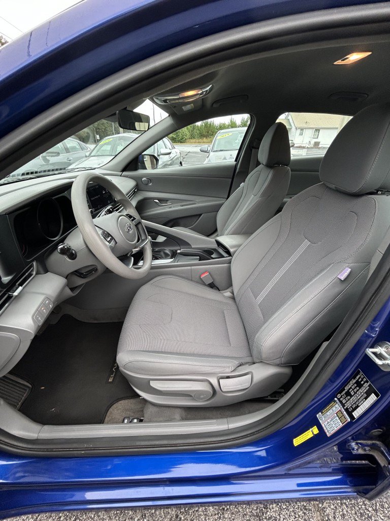 Used 2021 Hyundai Elantra SE FWD image 7