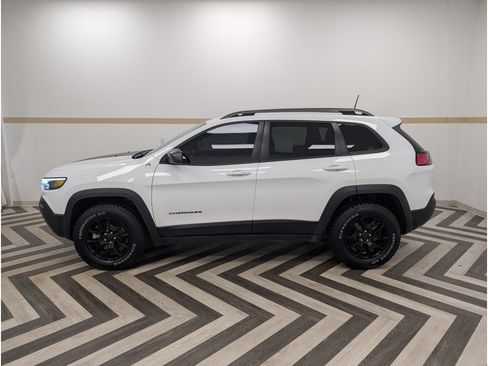 Used 2019 Jeep Cherokee Trailhawk AWD/4WD image 3