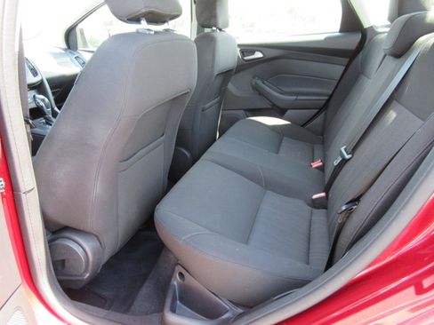 Used 2015 Ford Focus SE FWD image 30