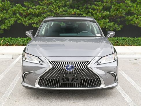 Used 2021 Lexus ES 300h 300h w/ Premium Package image 2