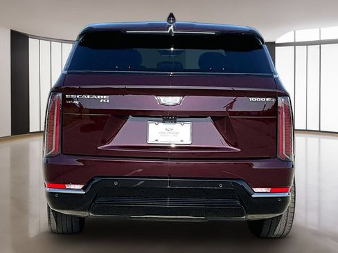 Certified 2025 Cadillac Escalade IQ Luxury 2 w/ LPO, Premium Carpet Package AWD/4WD image 4