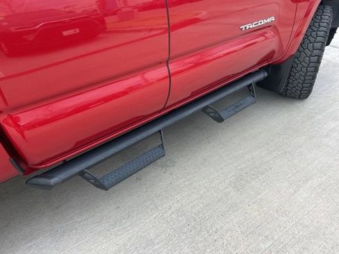 Used 2016 Toyota Tacoma TRD Sport image 3