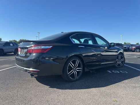 Used 2017 Honda Accord Touring image 12