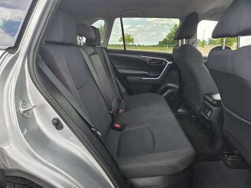 Used 2019 Toyota RAV4 LE w/ Carpet Mat Package AWD/4WD image 40