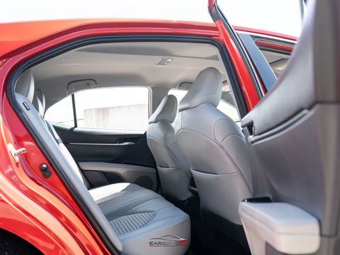 Used 2020 Toyota Camry SE FWD image 19