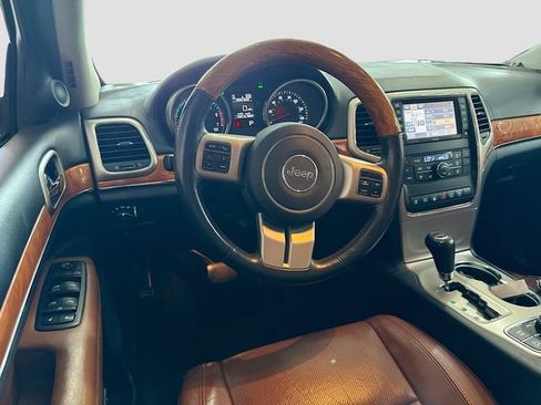 Used 2013 Jeep Grand Cherokee Overland AWD/4WD image 23