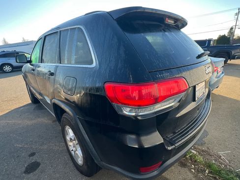 Used 2017 Jeep Grand Cherokee Laredo w/ Quick Order Package 2BE image 4