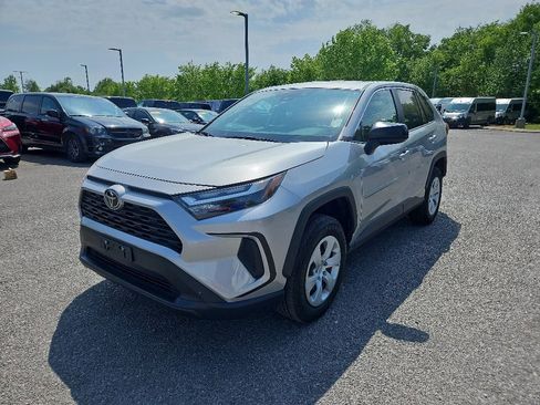 Used 2023 Toyota RAV4 LE AWD/4WD image 3