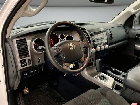 Used 2010 Toyota Tundra 4x4 CrewMax image 18