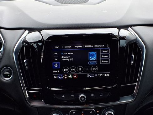 Used 2023 Chevrolet Traverse LT FWD image 15