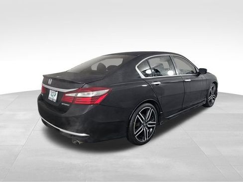 Used 2017 Honda Accord Sport image 5