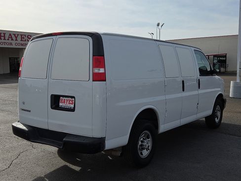 Used 2021 Chevrolet Express 2500 w/ Driver Convenience Package RWD image 4