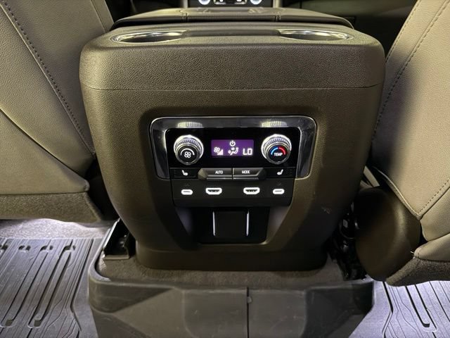 Certified 2024 GMC Yukon SLT w/ SLT Luxury Package AWD/4WD image 29