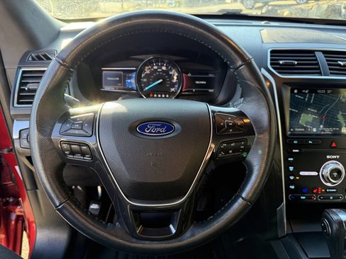 Used 2019 Ford Explorer Limited w/ Class III Trailer Tow Package image 28