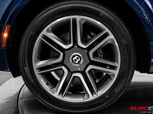 Used 2018 Bentley Bentayga AWD/4WD image 20