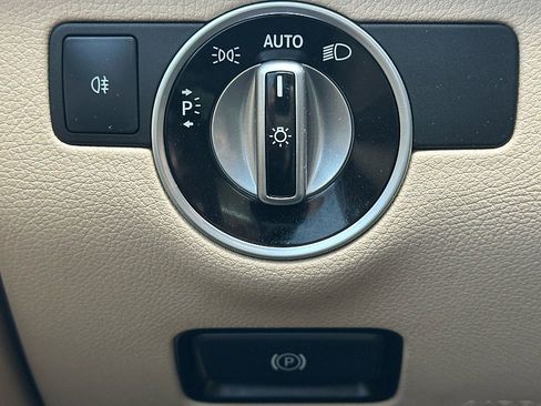 Used 2018 Mercedes-Benz GLE 350 w/ Premium 1 Package image 23