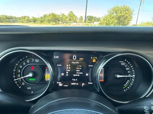 Used 2023 Jeep Wrangler Unlimited AWD/4WD image 15