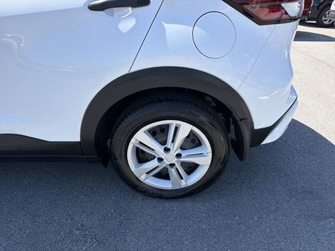 Used 2023 Nissan Kicks S FWD image 9