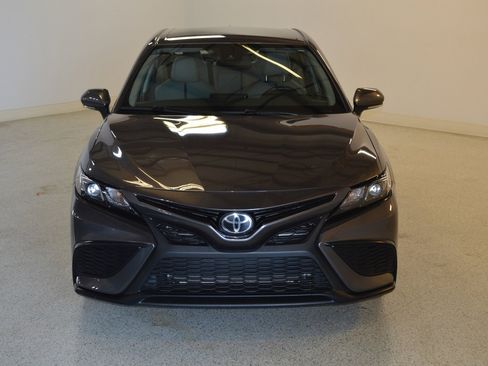 Used 2022 Toyota Camry SE image 8