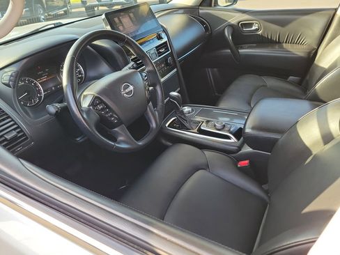 Used 2023 Nissan Armada SV image 3