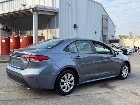 Used 2025 Toyota Corolla LE image 3