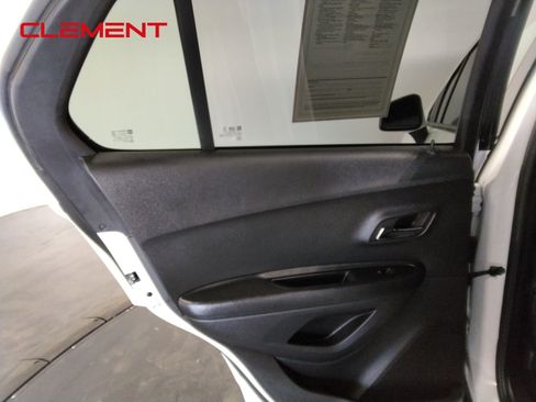 Used 2022 Chevrolet Trax LS w/ Tint and Cruise Package image 25