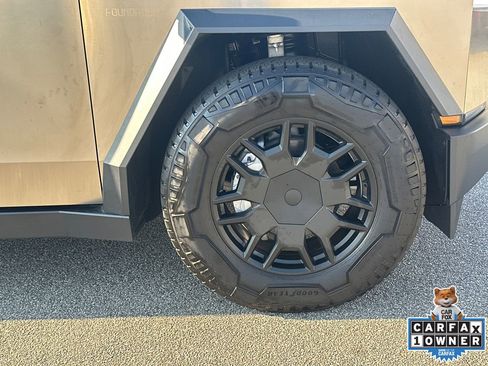 Used 2024 Tesla Cybertruck AWD Crew Cab image 12