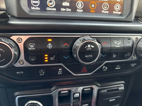 Used 2021 Jeep Gladiator Sport image 16