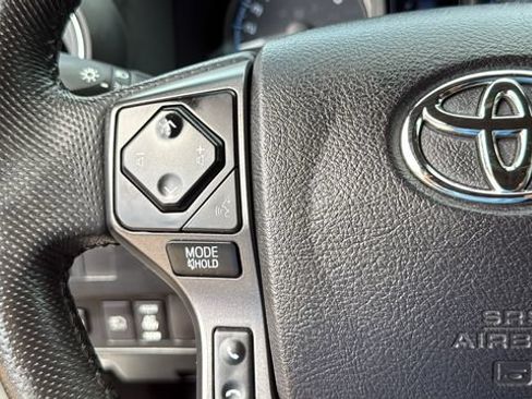 Certified 2021 Toyota Tacoma TRD Off-Road AWD/4WD image 12