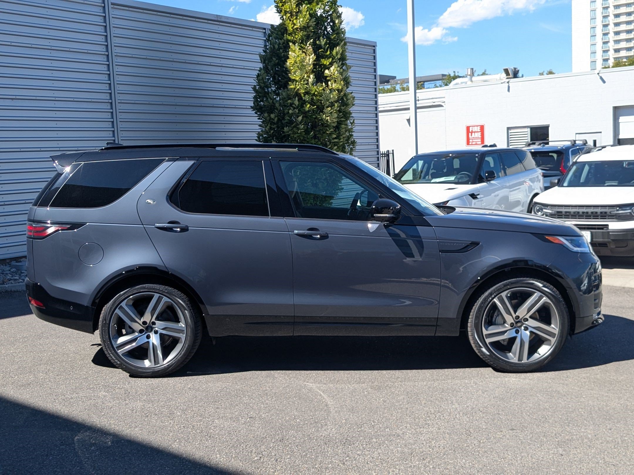 New 2026 Land Rover Discovery Dynamic SE AWD/4WD image 4