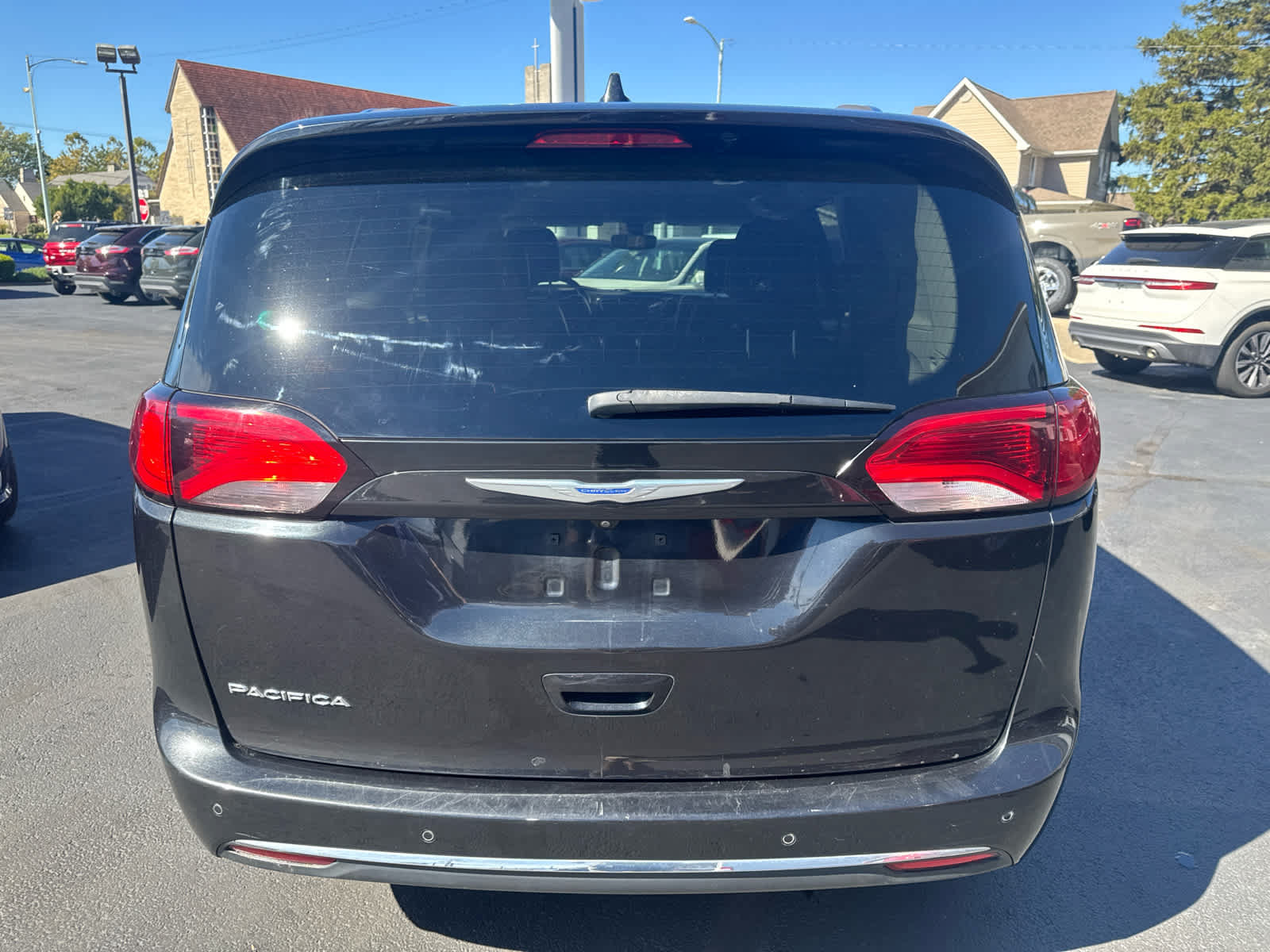 Used 2018 Chrysler Pacifica Touring-L Plus FWD image 5