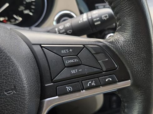 Used 2017 Nissan Rogue SL w/ SL Premium Package image 28