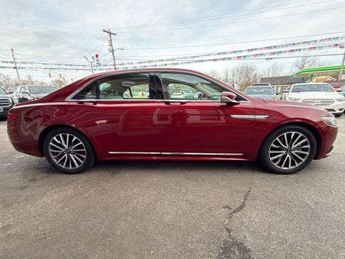 Used 2018 Lincoln Continental Select image 4