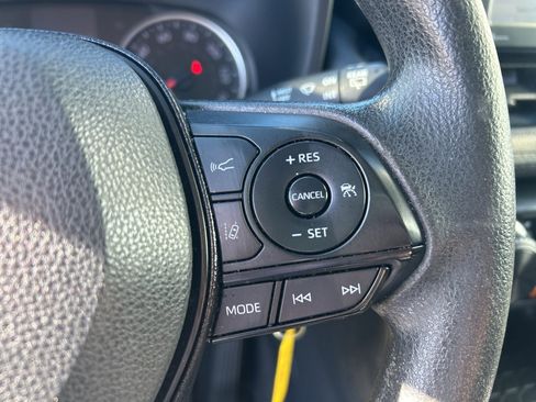 Used 2021 Toyota RAV4 LE image 18