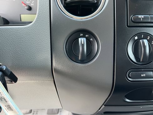 Used 2004 Ford F150 XLT image 22