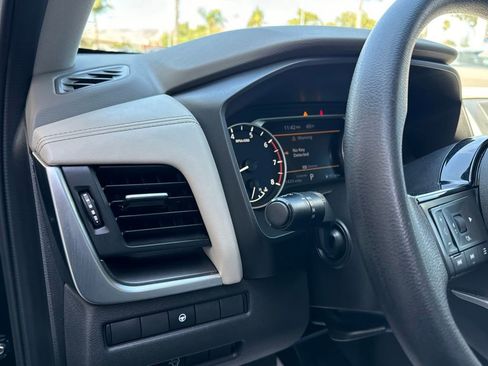 Used 2023 Nissan Rogue SV FWD image 14