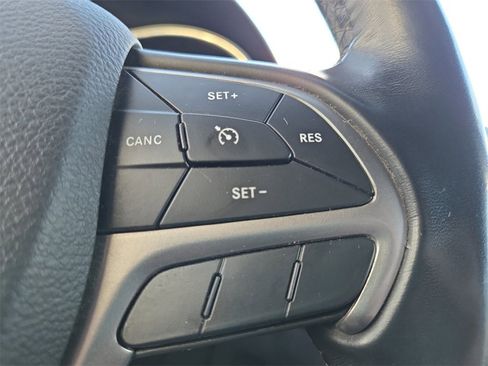 Used 2021 Jeep Grand Cherokee Laredo image 31