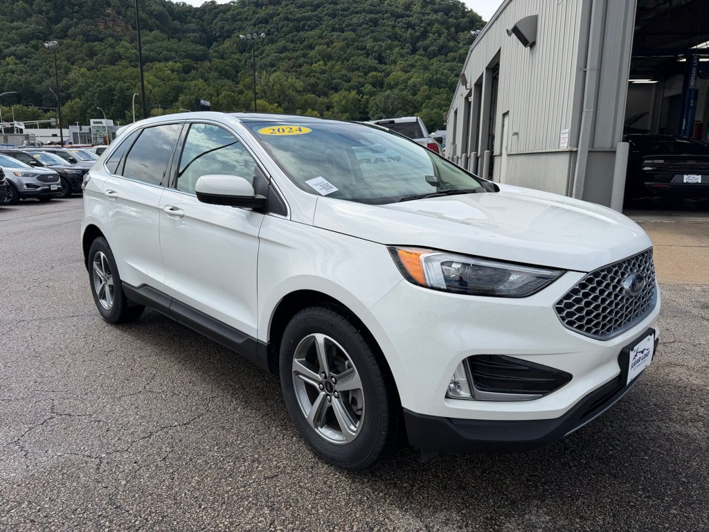 Used 2024 Ford Edge SEL w/ Convenience Package AWD/4WD image 3