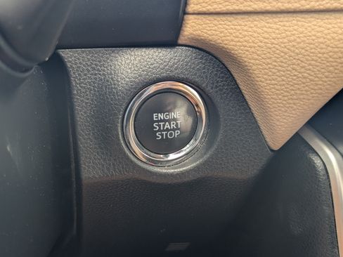 Used 2019 Toyota RAV4 XLE Premium FWD image 31