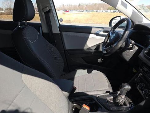 Used 2024 Volkswagen Taos SE image 6