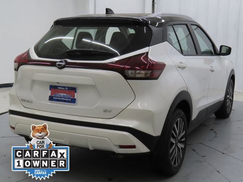 Used 2023 Nissan Kicks SV image 3